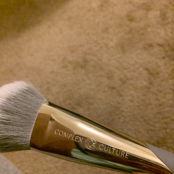 Makeup - Picture 2 of 2